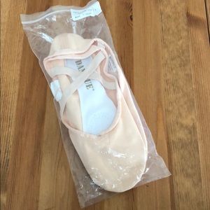 Danzcue canvas ballet dance shoes size 9